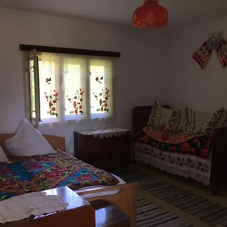 Cabana Popa's La Bunica Giurcuta de Sus