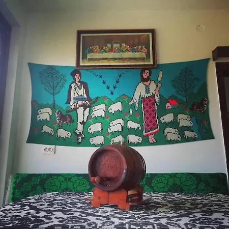 Cabana Popa's La Bunica Giurcuta de Sus